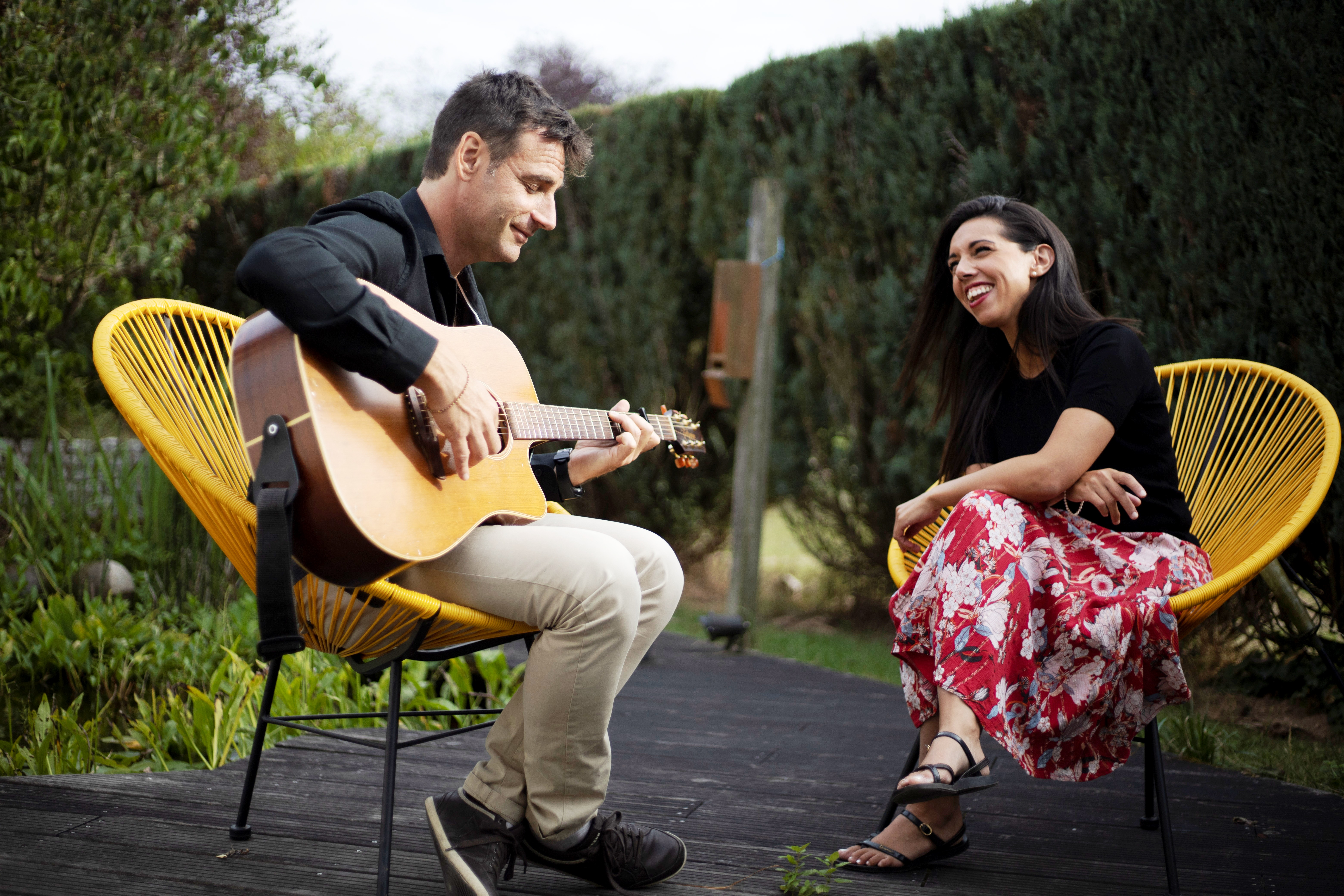 La chanteuse et le guitariste de Soft Mood