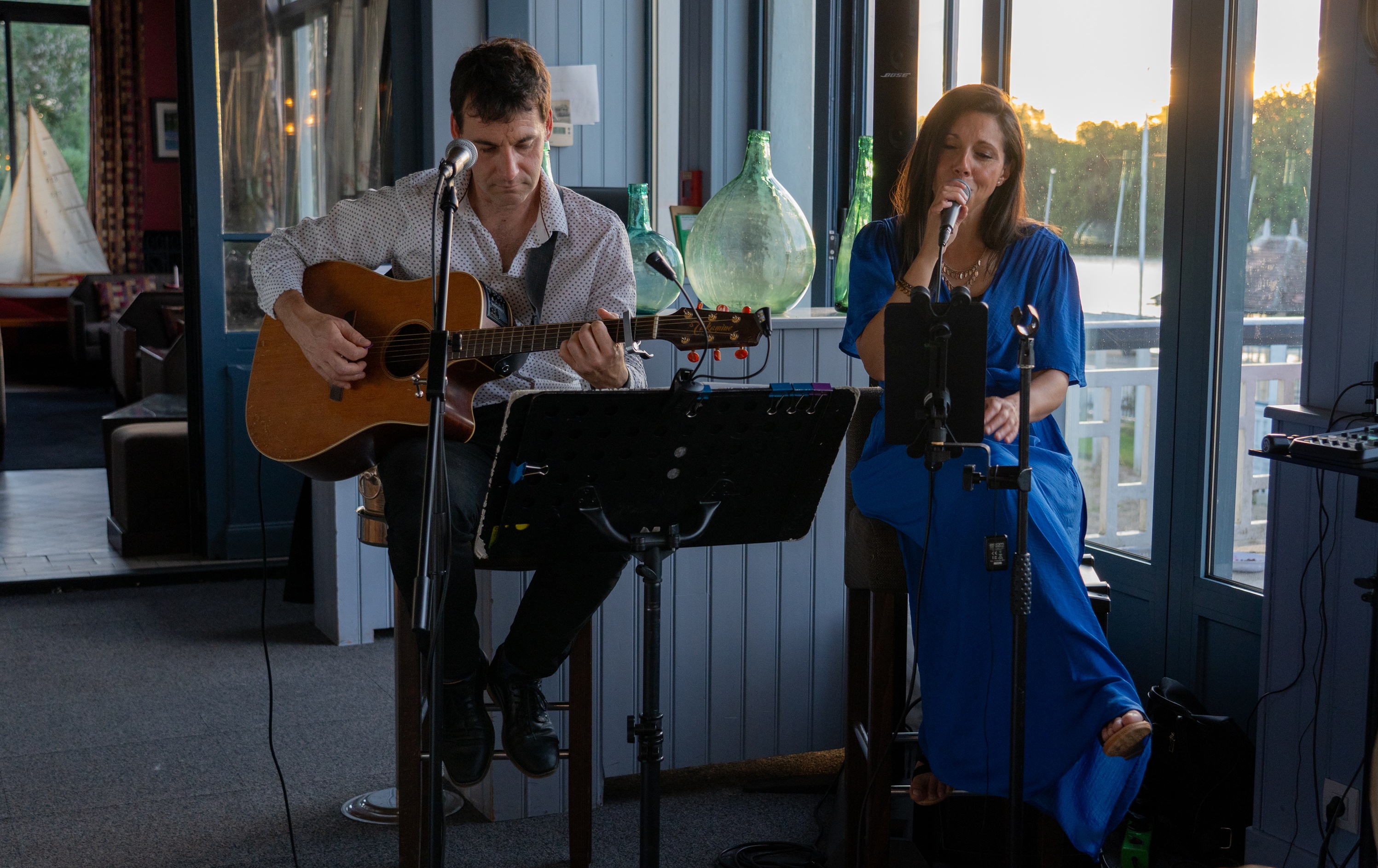Duo acoustique Soft Mood dans un restaurant