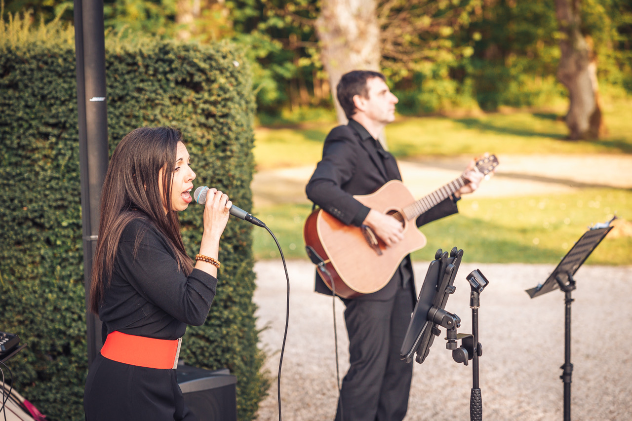 Photo du duo pendant un mariage